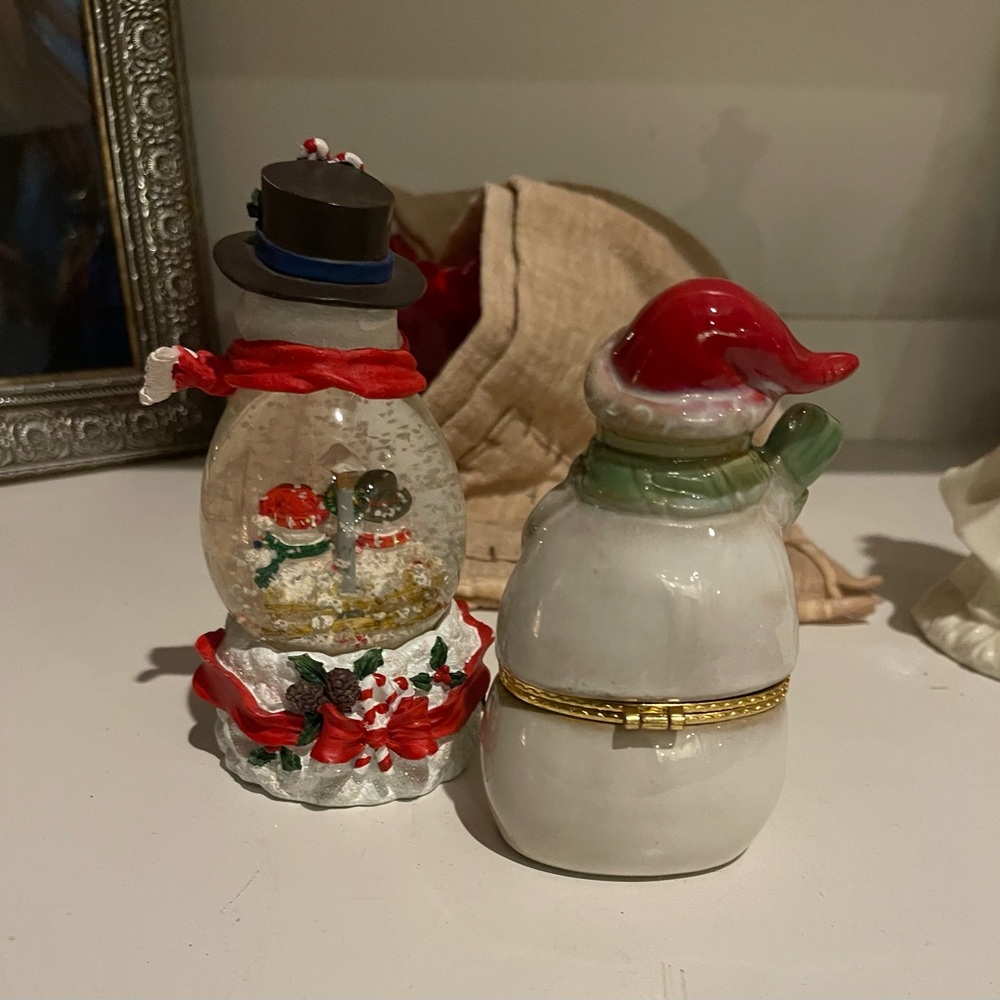 2 SNOWMAN DECORATIONS
 ~ a snowglobe and a trinket box - Picture 7 of 9